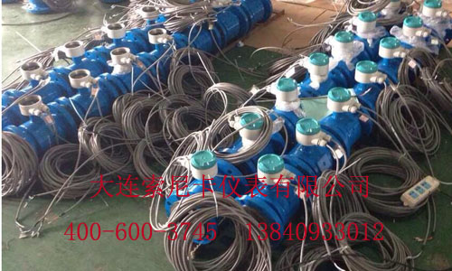 手持式超聲波流量計(jì)測(cè)量現(xiàn)場(chǎng)